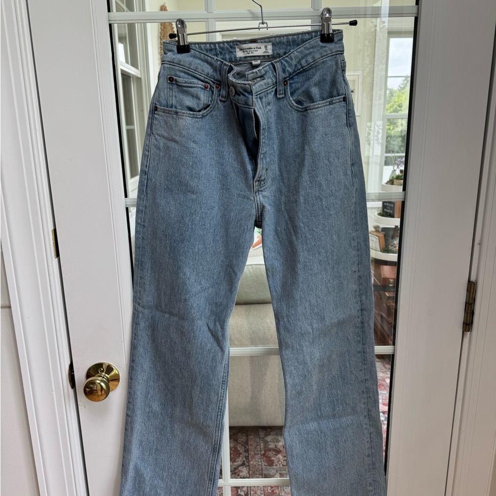 Abercrombie & Fitch Curve Love The 90s Relaxed High Rise Jeans 25 Short